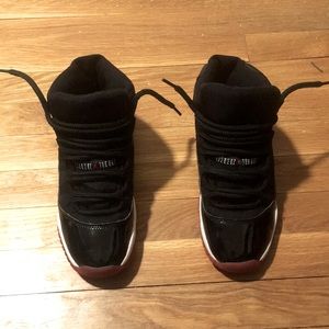 bred Retro 11s | Size 7